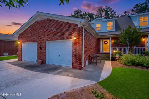 9306 Long Putt Ct, Wilmington, NC 28412