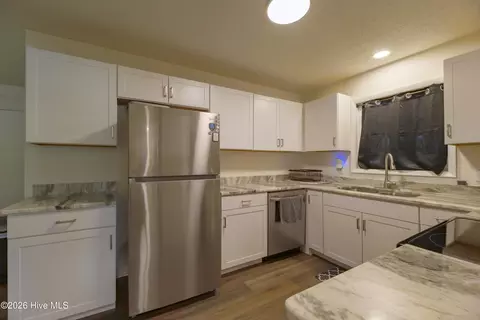 Kitchen - 2439 Barton Chapel Rd, Augusta, GA 30906 photo 2 of 2