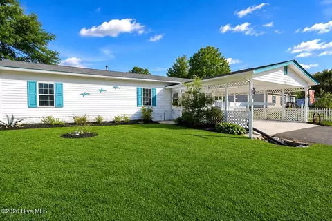 324 Cypress Ave, Holly Ridge, NC 28445