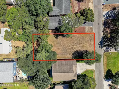 107 NE 35th St, Oak Island, NC 28465