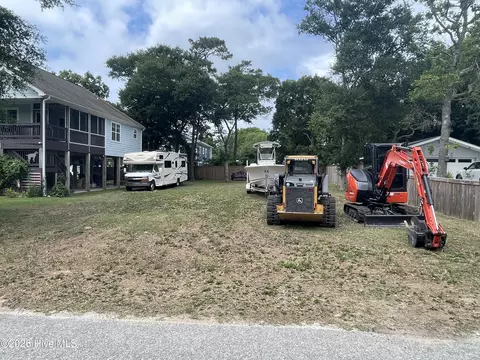 107 NE 35th St, Oak Island, NC 28465
