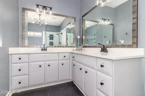 Bath - 1349 Shadow Oak Dr, Evans, GA 30809 photo 3 of 5