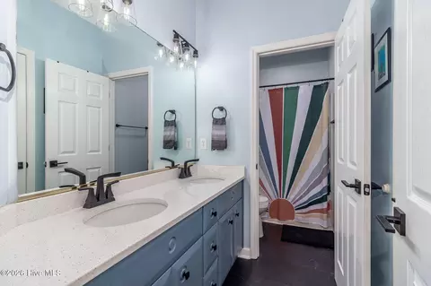 Bath - 1349 Shadow Oak Dr, Evans, GA 30809 photo 4 of 5