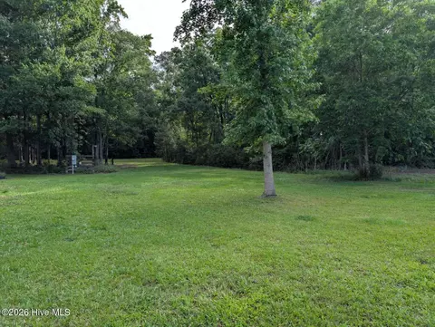120 Schley Ave, Lake Waccamaw, NC 28450