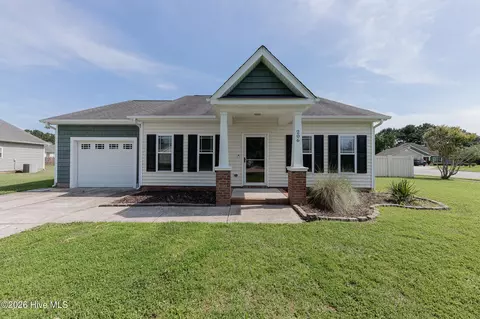206 Low Country Ln, Swansboro, NC 28584