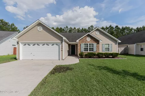 2004 W T Whitehead Dr, Jacksonville, NC 28546