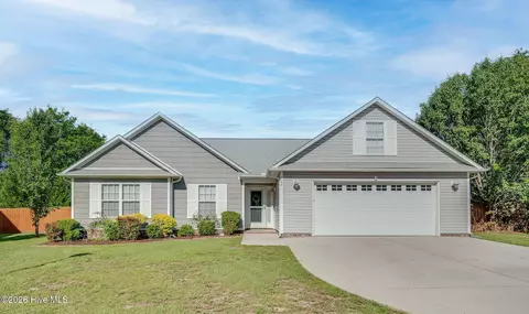 506 Compass Ct, Sneads Ferry, NC 28460