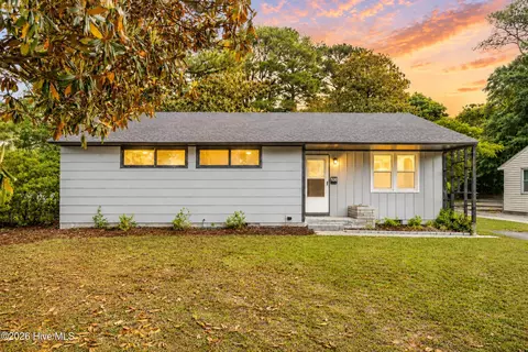 530 Oak Ln, Jacksonville, NC 28540