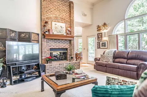 Living - 11 Squires Ln, Pinehurst, NC 28374 photo 2 of 4