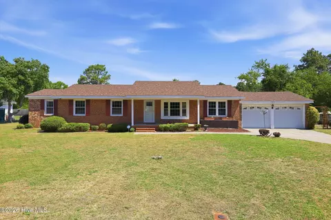 122 Forest Dr, Aberdeen, NC 28315