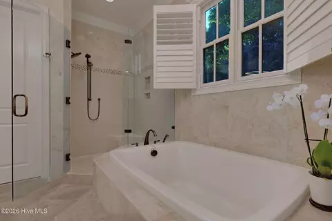 Bath - 601 Creekwind Ct, Evans, GA 30809 photo 4 of 12