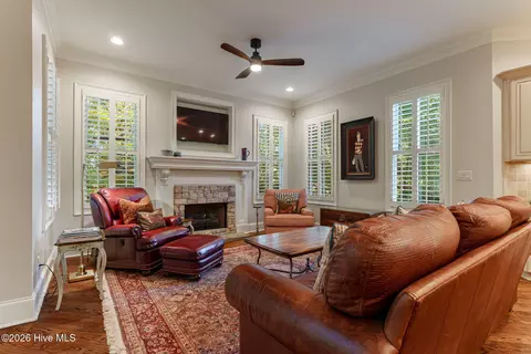 Living - 601 Creekwind Ct, Evans, GA 30809 photo 5 of 7