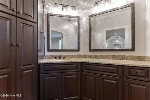 Bath - 601 Creekwind Ct, Evans, GA 30809 photo 11 of 12