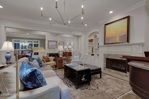 Living - 601 Creekwind Ct, Evans, GA 30809 photo 3 of 7