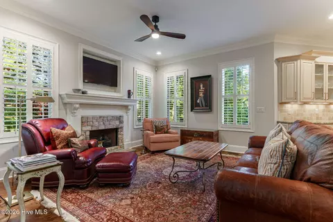 Living - 601 Creekwind Ct, Evans, GA 30809 photo 6 of 7