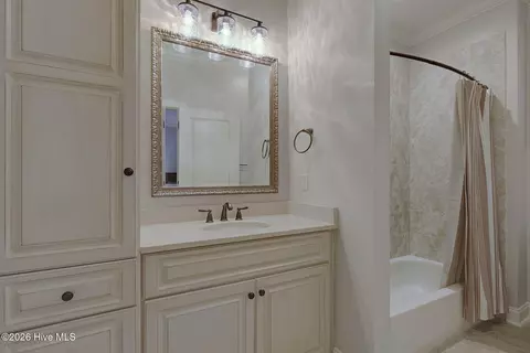 Bath - 601 Creekwind Ct, Evans, GA 30809 photo 10 of 12