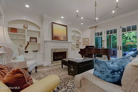 Living - 601 Creekwind Ct, Evans, GA 30809 photo 4 of 7