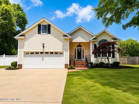 101 White Oak Dr, Greenville, NC 27858