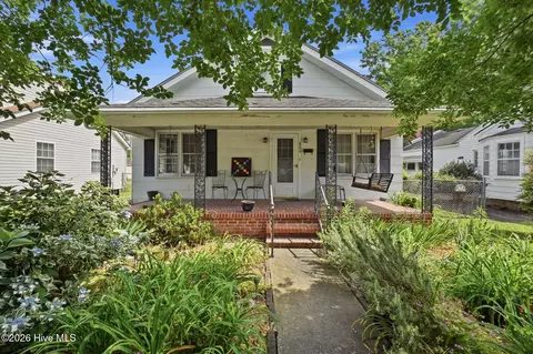 806 Maple St, Elizabeth City, NC 27909