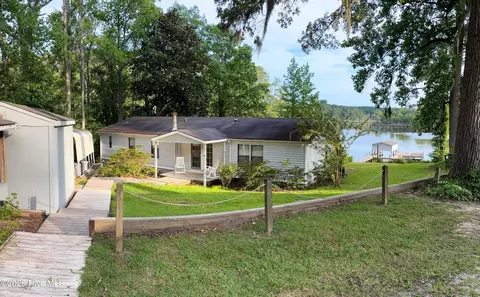 1045 River Rd, Blounts Creek, NC 27814