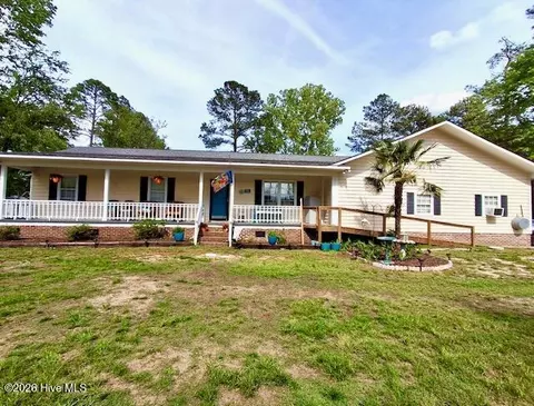 11 Fayetteville Rd, Elizabethtown, NC 28337