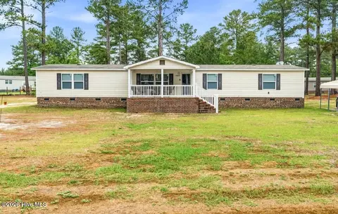 20941 Iris Dr, Wagram, NC 28396