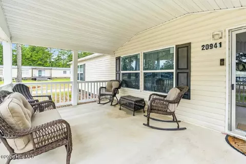 20941 Iris Dr, Wagram, NC 28396 photo 5