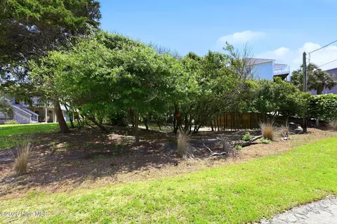104 Purdie Dr, Emerald Isle, NC 28594