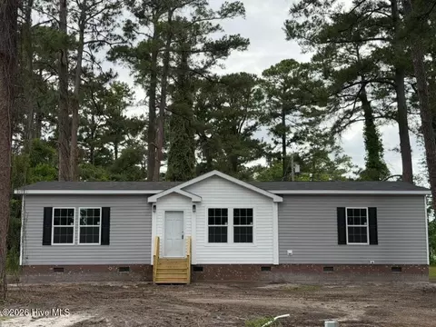 1869 Mission Hills Dr, Wilmington, NC 28405
