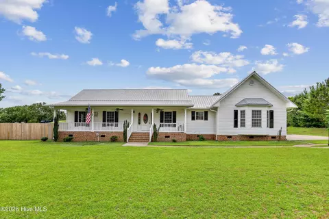 153 Giddens St, Newton Grove, NC 28366