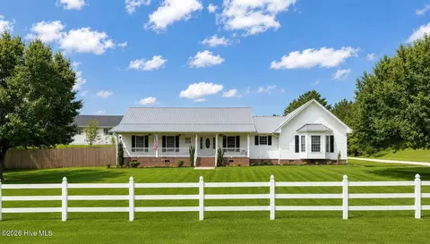 153 Giddens St, Newton Grove, NC 28366