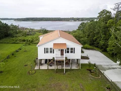 144 Ray Ln, Swansboro, NC 28584