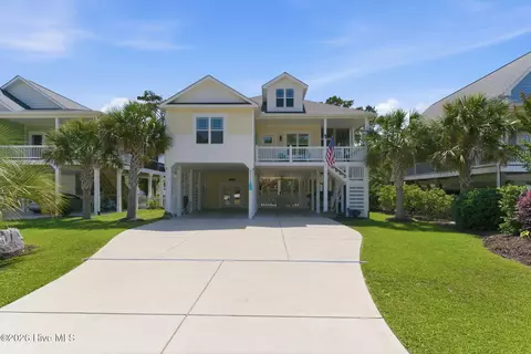 206 NE 61st St, Oak Island, NC 28465
