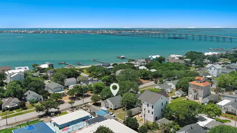 1710 Shepard St, Morehead City, NC 28557