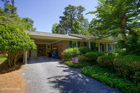 305 Selkirk Trl, Southern Pines, NC 28387