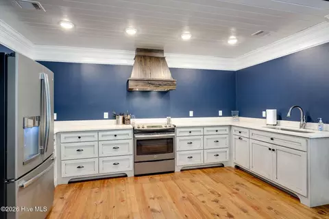 Kitchen - 1024 Peninsula Crossing Xing, Evans, GA 30809 photo 5 of 6