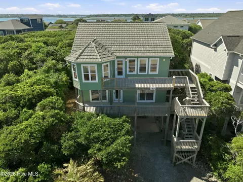 1821 S Shore Dr, Surf City, NC 28445