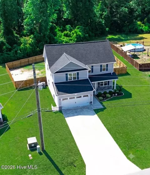 618 Osprey Landing Dr, Holly Ridge, NC 28445