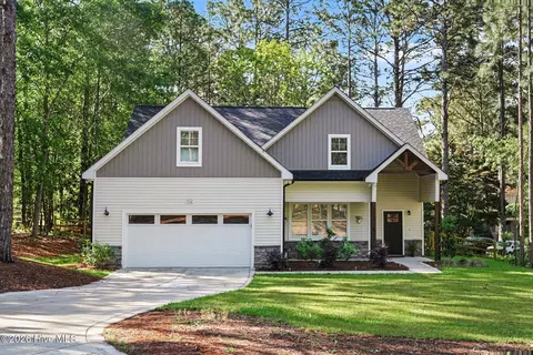 102 Dartmoor Ln, Seven Lakes, NC 27376