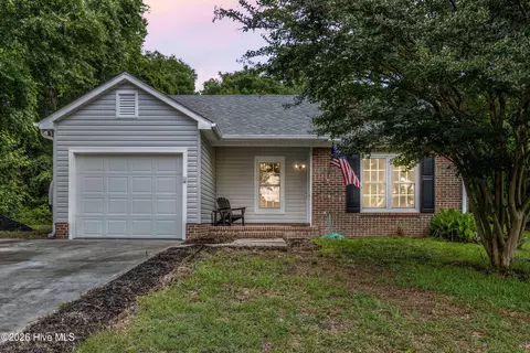 429 Crows Nest Ln, Sneads Ferry, NC 28460