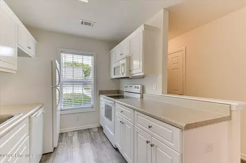 Kitchen - 6009 Sanibel Dr, Augusta, GA 30909 photo 4 of 7