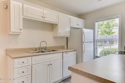 Kitchen - 6009 Sanibel Dr, Augusta, GA 30909 photo 2 of 7