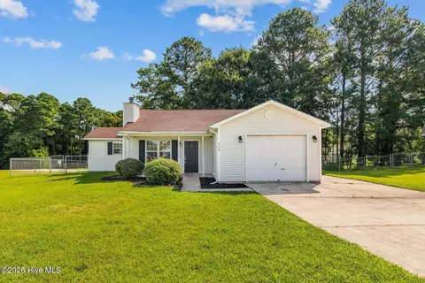 408 Bluegrass Cir, Jacksonville, NC 28546
