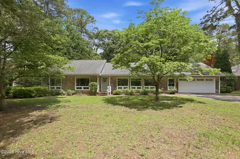 114 E Fairway Dr, Washington, NC 27889