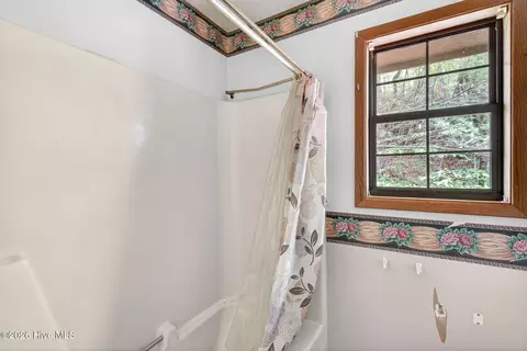 Bath - 200 Pine Ln, Murphy, NC 28906 photo 2 of 5