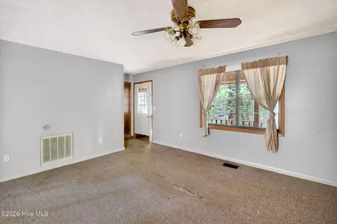 Living - 200 Pine Ln, Murphy, NC 28906 photo 4 of 4