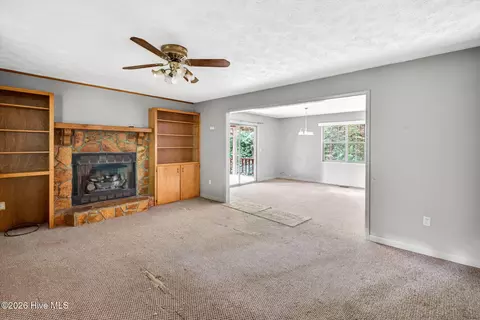 Living - 200 Pine Ln, Murphy, NC 28906 photo 2 of 4