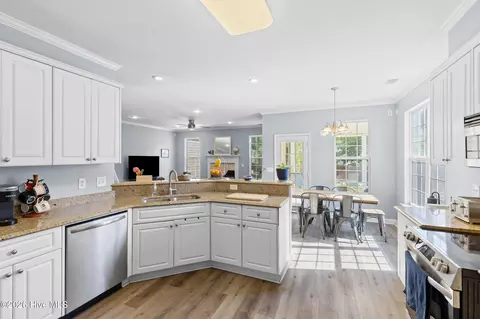 Kitchen - 1305 Wickham Ct, Evans, GA 30809 photo 4 of 4