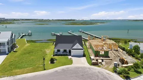 135 Gallants Point Rd, Beaufort, NC 28516