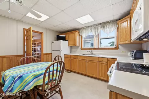 Kitchen - 46 Elizabeth Ave, Chocowinity, NC 27817 photo 1 of 4